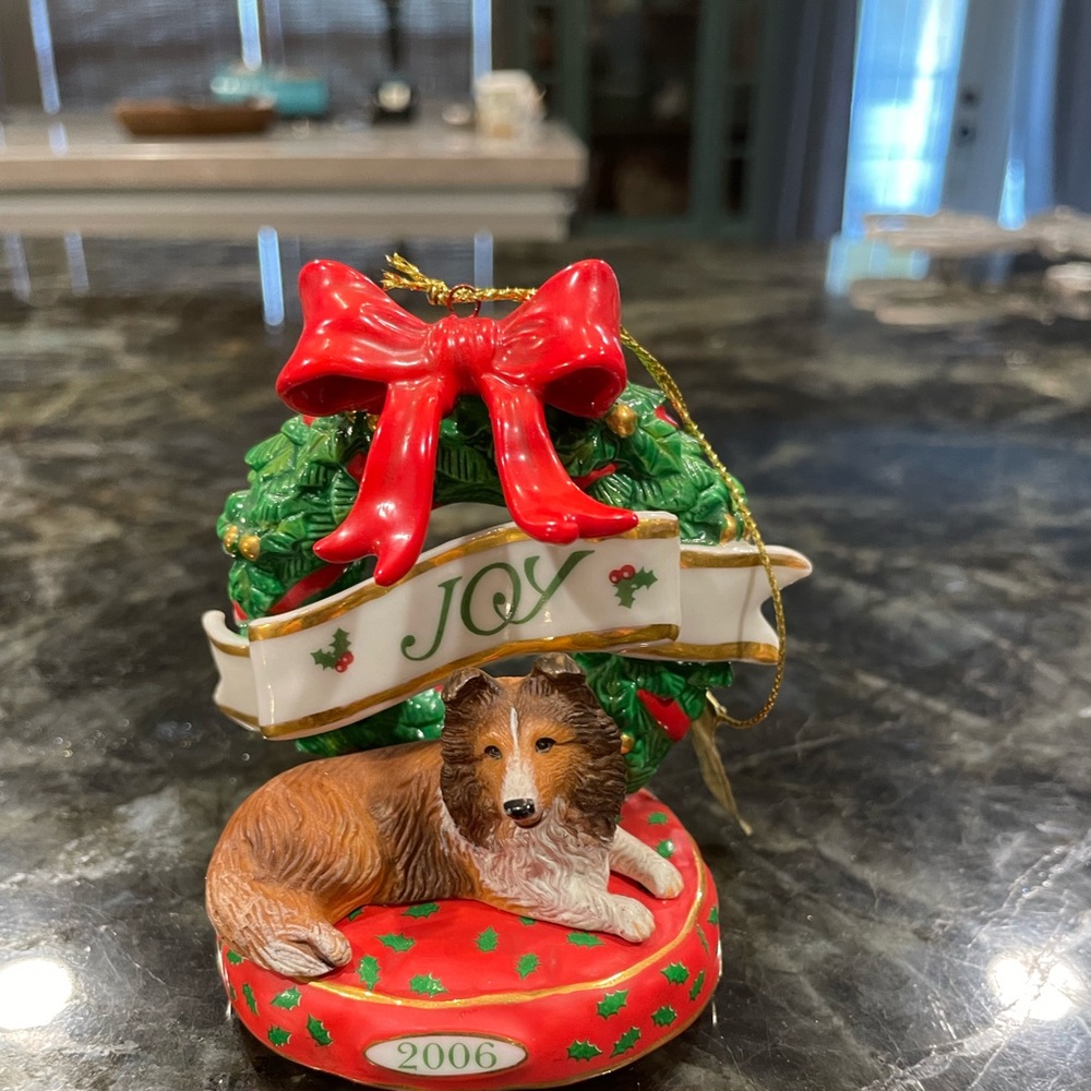 The Danbury Mint Annual Dog
Sheltie Christmas Ornament 2006
